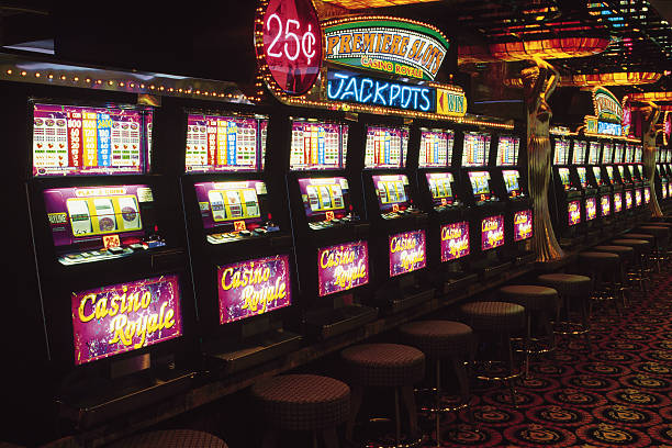 joker123 gaming Lightning Roulette live dealer table with spinning wheel, betting interface, and real-time player chat